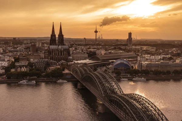 Koln Germany city skyline, Cologne skyline during sunset ,Cologne bridge with cathedral Germany Europe — Stok fotoğraf