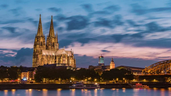 Koln Germany city skyline, Cologne skyline during sunset ,Cologne bridge with cathedral Germany Europe — Stock Photo, Image