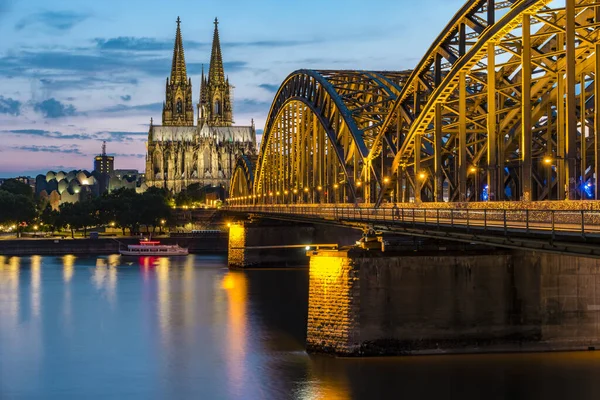 Koln Germany city skyline, Cologne skyline during sunset ,Cologne bridge with cathedral Germany Europe — Stock Photo, Image