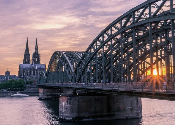 Koln Germany city skyline, Cologne skyline during sunset ,Cologne bridge with cathedral Germany Europe — Stockfoto