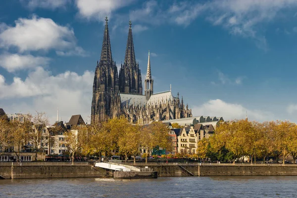 Koln Germany city skyline, Cologne skyline during sunset ,Cologne bridge with cathedral Germany Europe — Stockfoto