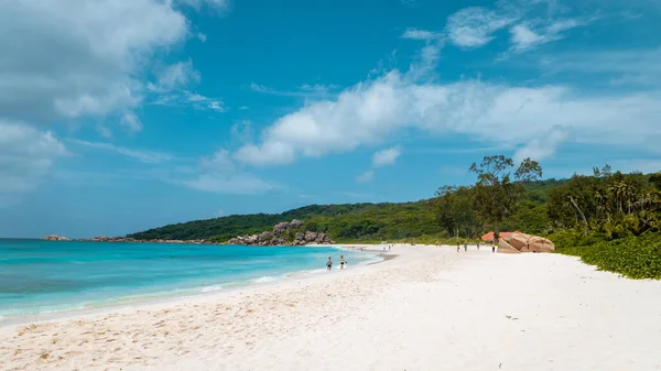 Praslin Seychelles, isla tropical de playa con palmeras Seychelles Praslin — Foto de Stock