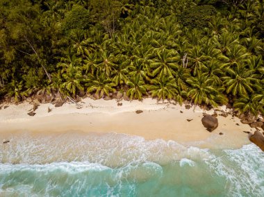 Praslin tropikal adası Seyşeller, Tropik Ada Seyşeller üzerindeki insansız hava aracı manzarası