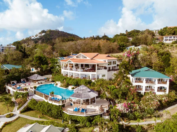 Saint Lucia karibbean, par på semester på den tropiska ön St Lucia, män och kvinnor på resa — Stockfoto