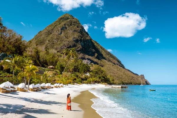 Santa Lucía Caribe, mujer de vacaciones en la isla tropical de Santa Lucía — Foto de Stock