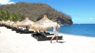 St. Lucia Anse Chastanet plajı Saint Lucia Karayipleri plajında lüks plaj sandalyeleriyle