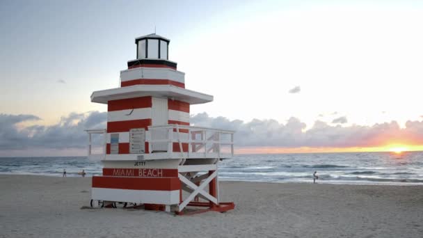 Miami Beach, der Strand am Miami Beach, Rettungswache Hütte Miami Beach Florida — Stockvideo