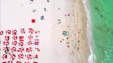Miami Beach Florida, İHA manzaralı Miami plajı, renkli insansız hava aracı manzaralı Miami Florida