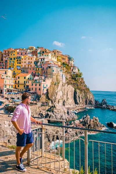 Manarola Village, Cinque Terre Coast Italie. Manarola est une belle petite ville colorée province de La Spezia, Ligurie, au nord de l'Italie et l'un des cinq Cinque terre parc national — Photo