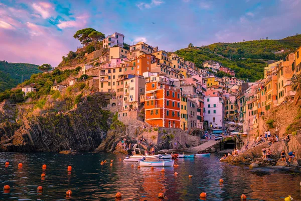 Riomaggiore Cinque Terre Italy,五彩缤纷的海滨村落 — 图库照片