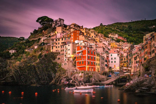 Riomaggiore Cinque Terre Italy , colorful village harbor front by the ocean — Stock Photo, Image