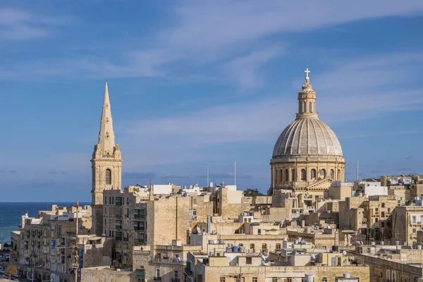 Valletta Malta city Skyline, colorful house balcony Malta Valletta — стокове фото