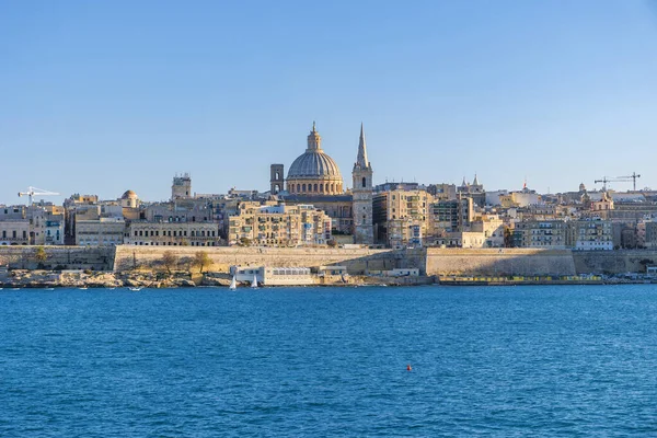 Valletta Malta miasto Skyline, kolorowy dom balkon Malta Valletta — Zdjęcie stockowe