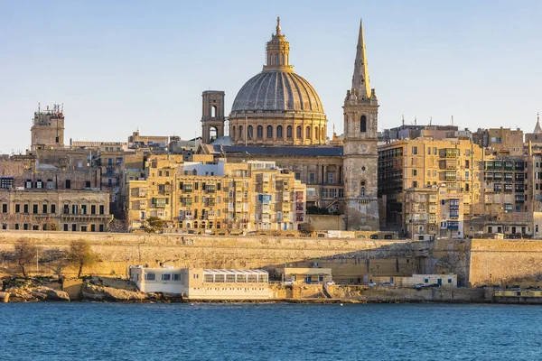 Valletta Malta miasto Skyline, kolorowy dom balkon Malta Valletta — Zdjęcie stockowe