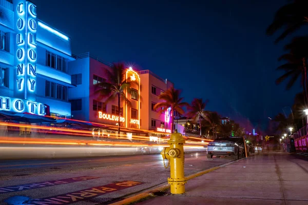 Miami Beach, quartier Art déco coloré la nuit Miami Floride Avril 2018 — Photo