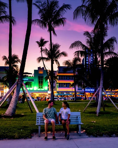Miami Beach, farbenfroher Art Deco District bei Nacht Miami Florida — Stockfoto