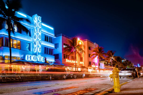 Miami Beach, colorido Art Deco District à noite Miami Florida abril 2018 — Fotografia de Stock