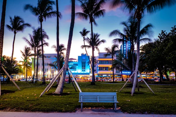 Miami Beach, quartier Art déco coloré la nuit Miami Floride — Photo