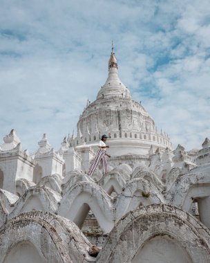 Mingun Mandalay Hsinbyume Pagoda Mandalay Myanmar, tatildeki genç çift Myanmar.