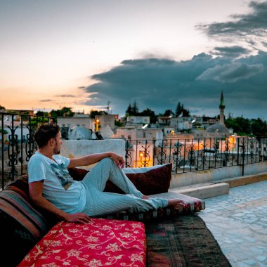 Kapadokya Türkiye, Goreme Kapadokya Türkiye 'de tatil yapan gençler