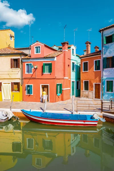 Venice Italy, Burano Island Venice, colorful houses architecture at Burano island Venice Italy — Stock Photo, Image