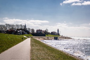 Urk Hollanda, Urk deniz feneri Ijsselmeer Gölü 'nün kıyısında hiç kimsenin olmadığı aydınlık bir yaz gününde