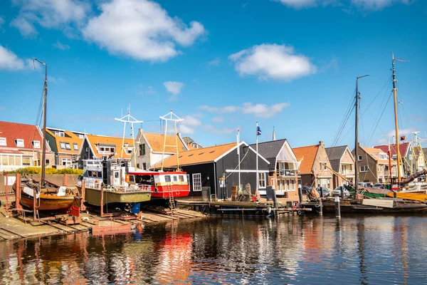 Urk Pays-Bas 28 mars 2020, port d'Urk avec bateau de pêche par un jour lumineux au printemps — Photo