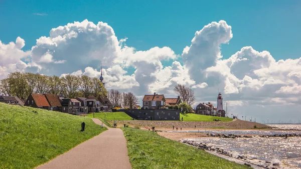 Urk Flevoland Netherlands, harbor with lighthouse on a bright summer in the Netherlands at the historical village of Urk along the lake Ijsselmeer — стоковое фото