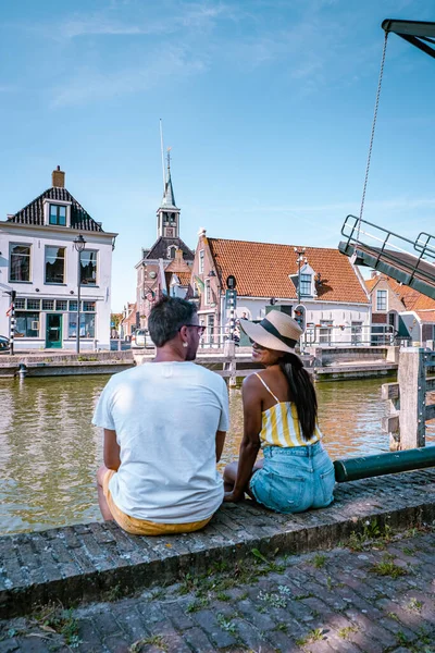 Young couple on vacation at the old town of Marken Friesland Netherlands during summer — Stock Photo, Image