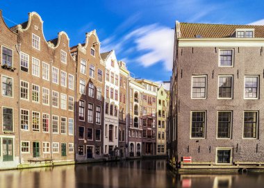 Amsterdam Hollanda 'nın tarihi merkezindeki Amsterdam kanal evi