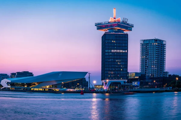 NDSM Wharf Amsterdam květen 2018, umělecká obec Kinetisch Noord, centrum pro podzemní kulturu v Amsterdamu s plážovými hotely a mnoha restauracemi — Stock fotografie