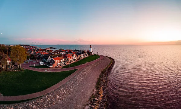 Urk Nederland Europa, zonsopgang in de haven van het kleine vissersdorpje Urk — Stockfoto