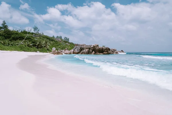 Anse Lazio Plaża Praslin Wyspa Seszele, tropikalna plaża z białym piaskiem i błękitnym oceanem z palmami na Seszelach — Zdjęcie stockowe