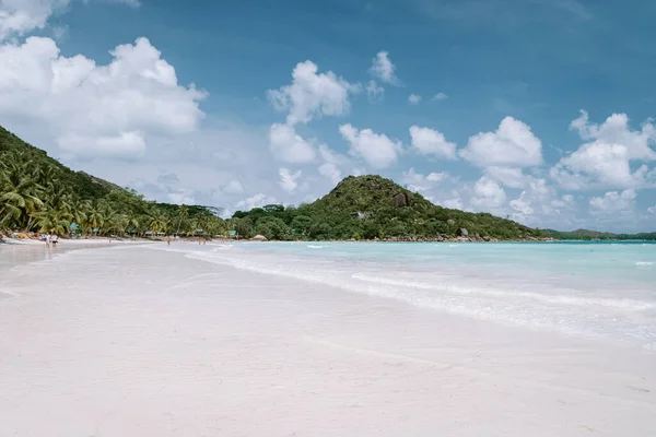 Impresionante playa tropical en Seychelles, rocas gigantes de granito en las playas, Praslin Island Seychelles Cote dor beach — Foto de Stock