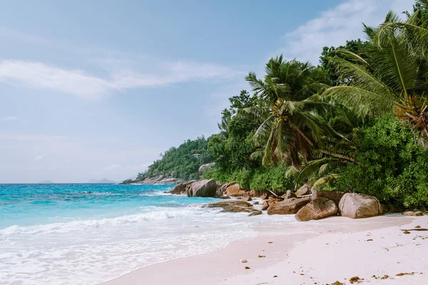 Impresionante playa tropical en Seychelles, rocas gigantes de granito en las playas, Praslin Island Seychelles Cote dor beach — Foto de Stock