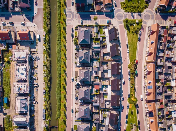 Widok z góry domu Wieś od Drone przechwytywania w powietrzu dom brązowy dach szczyt Urk dolna Flevoland — Zdjęcie stockowe