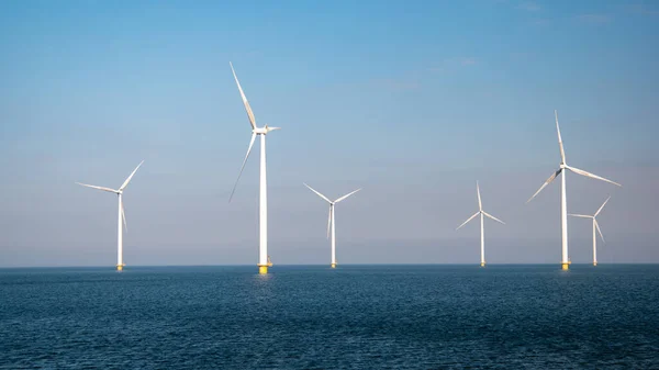 風車公園西meerdijk,海の青い空と風車,緑のエネルギー — ストック写真