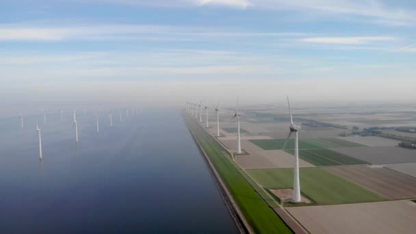 Windmill farm in the Netherlands, windmill turbine flowers and farmers working on the land, green energy in the Netherlands — Stock Video