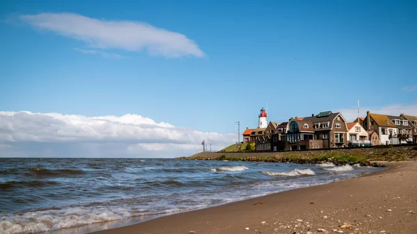 Urk Nehterlands, pequeño pueblo de pescadores Urk con es colorido faro junto al lago Ijsselmeer Países Bajos Flevoland —  Fotos de Stock