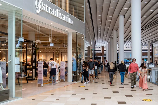 Utrecht Netherlands May 23 2020, shopping mall Hoog Catharijne on a bussy weekend day during the coronavirus outbreak with people waiting in lines on 1,5 meter distance to enter the shop save. — Stock Photo, Image