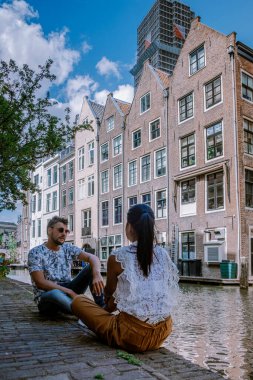 Utrecht merkez tarihi kanalları, Utrecht Hollanda 'da şehir gezisindeki insanlar