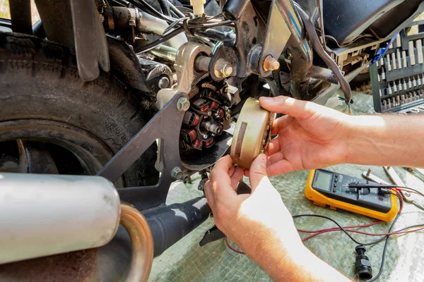 Motorrad Wird Repariert Einige Teile Ausgetauscht — Stock Photo, Image