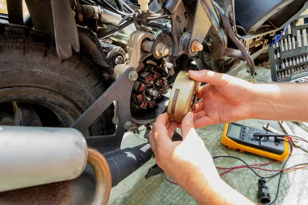 Motorrad Wird Repariert Einige Teile Ausgetauscht Photo De Stock