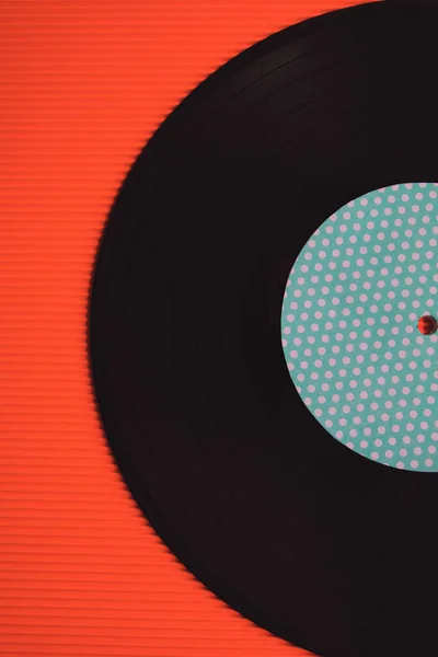 Zwarte Muziek Vinyl Een Rode Achtergrond Bovenaanzicht — Stockfoto