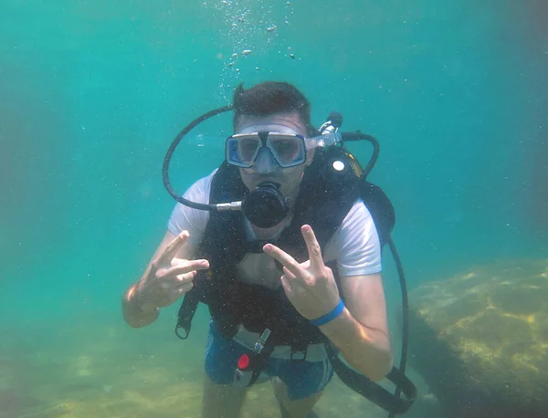 Equipped Boy Dives Surrounded Many Fish Clear Water Blue Waters — Stock Photo, Image