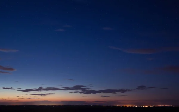 Les dernières couleurs au coucher du soleil d'été — Photo