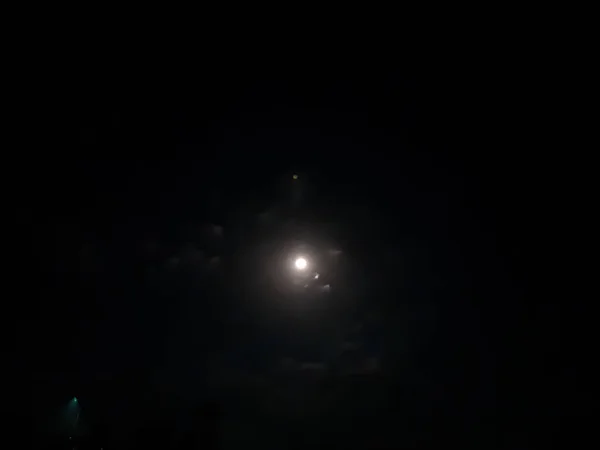 Вночі Місяць Чорне Небо Легка Хмара Індійському Середовищі — стокове фото