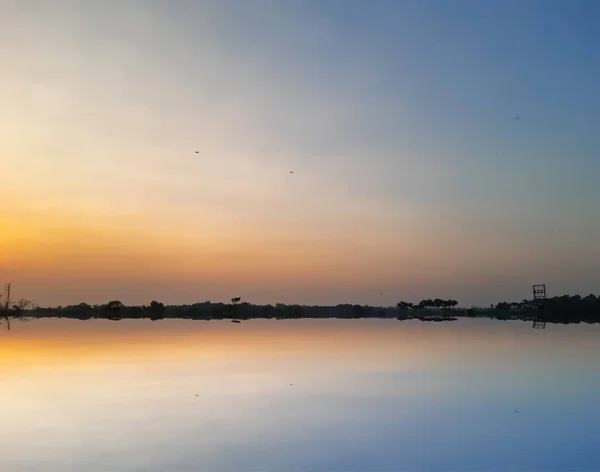 Tierra Aldea India Atardecer Cielo Color Azul Con Reflejo Nubes — Foto de Stock