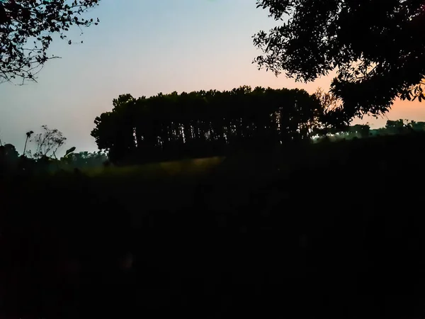 Tierra Bosque Aldea India Cielo Para Colorear Atardecer Sombra Árboles —  Fotos de Stock