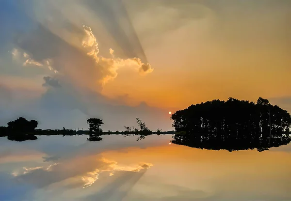 Indisches Dorf Bei Sonnenuntergang Blauer Himmel Mit Gelben Wolken Sonne — Stockfoto